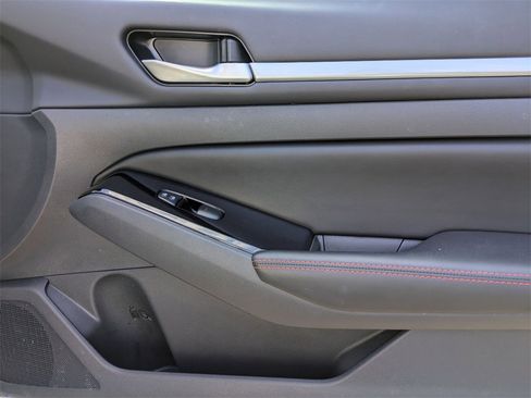 Used 2025 Nissan Altima 2.5 SR image 31