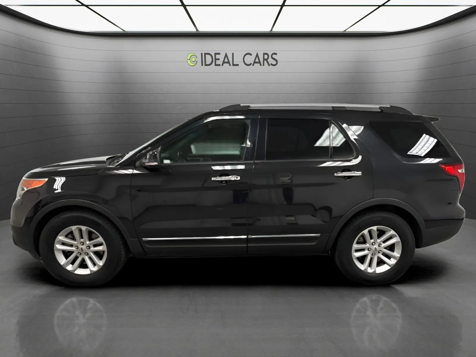 Used 2015 Ford Explorer XLT FWD image 8