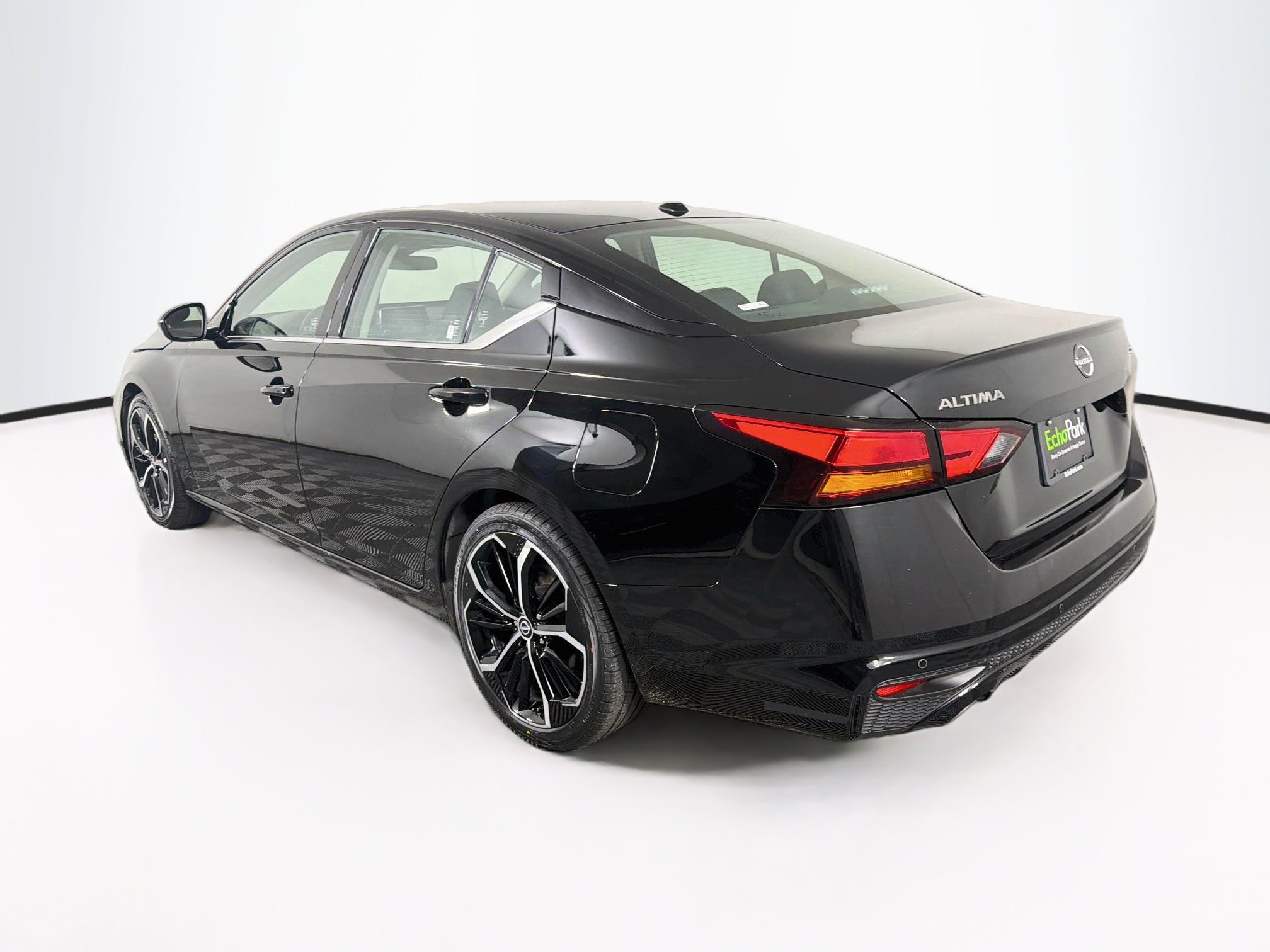 Used 2025 Nissan Altima 2.5 SR FWD image 5