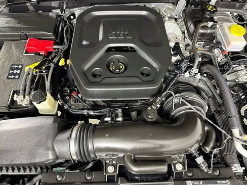 Used 2025 Jeep Wrangler Unlimited Rubicon AWD/4WD image 28