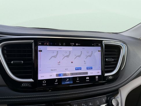 Used 2023 Chrysler Pacifica Touring-L image 27