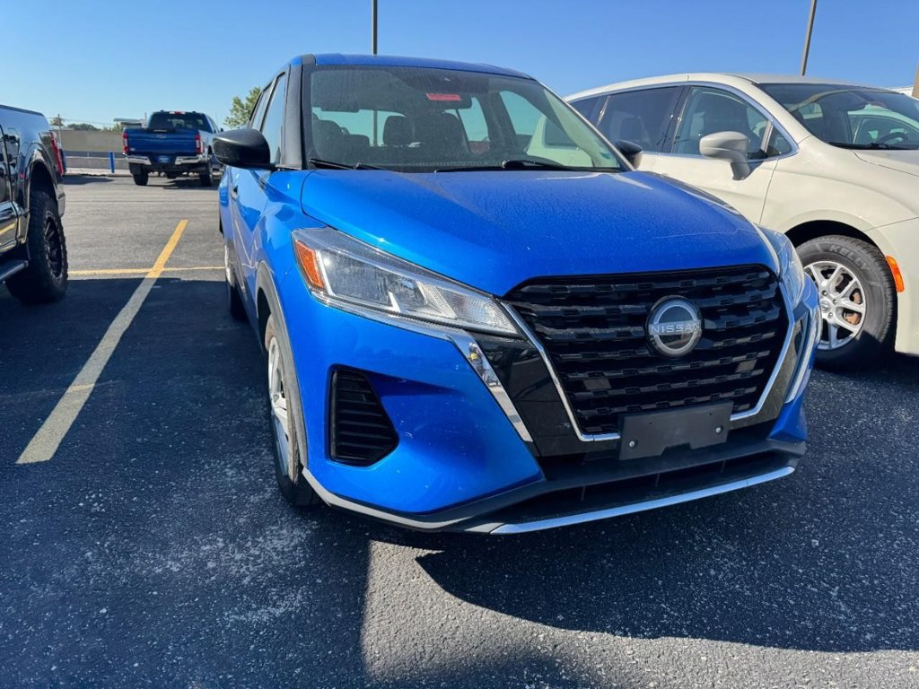 Used 2022 Nissan Kicks S FWD image 2