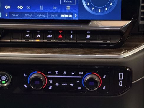 Certified 2022 Chevrolet Silverado 1500 RST AWD/4WD image 31