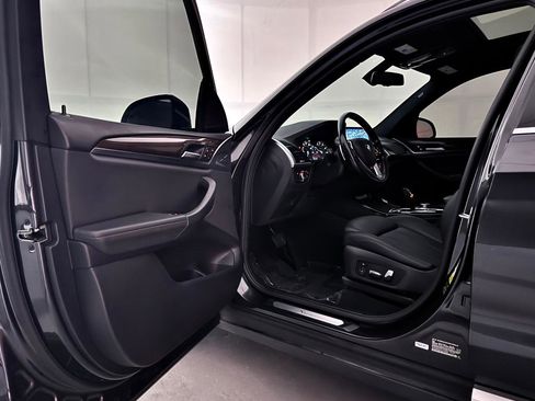 Used 2018 BMW X3 xDrive30i w/ Convenience Package image 16
