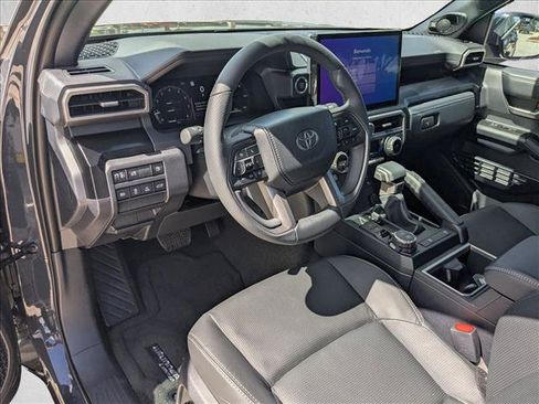 Used 2025 Toyota 4Runner Limited AWD/4WD image 3