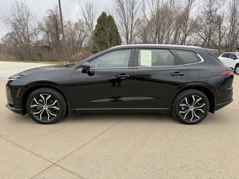 Used 2025 Toyota Crown Signia image 2