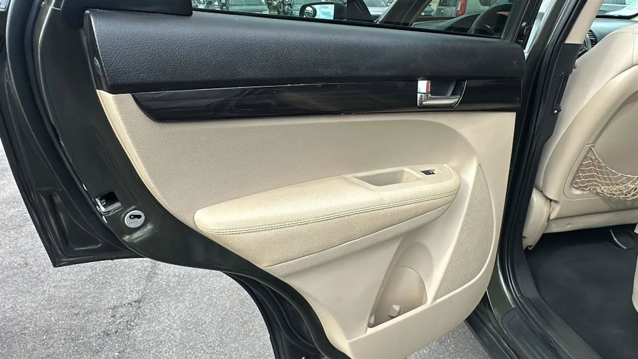 Used 2012 Kia Sorento FWD image 24