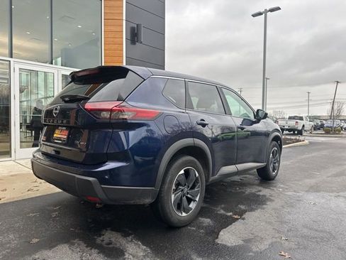 Used 2024 Nissan Rogue SV image 11