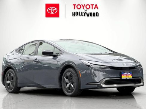New 2026 Toyota Prius Plug-In Hybrid FWD image 2