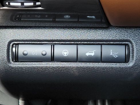 Used 2024 Nissan Pathfinder Platinum FWD image 23