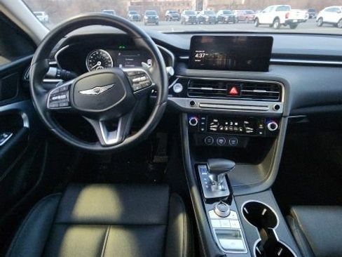 Used 2025 Genesis G70 2.5T image 9