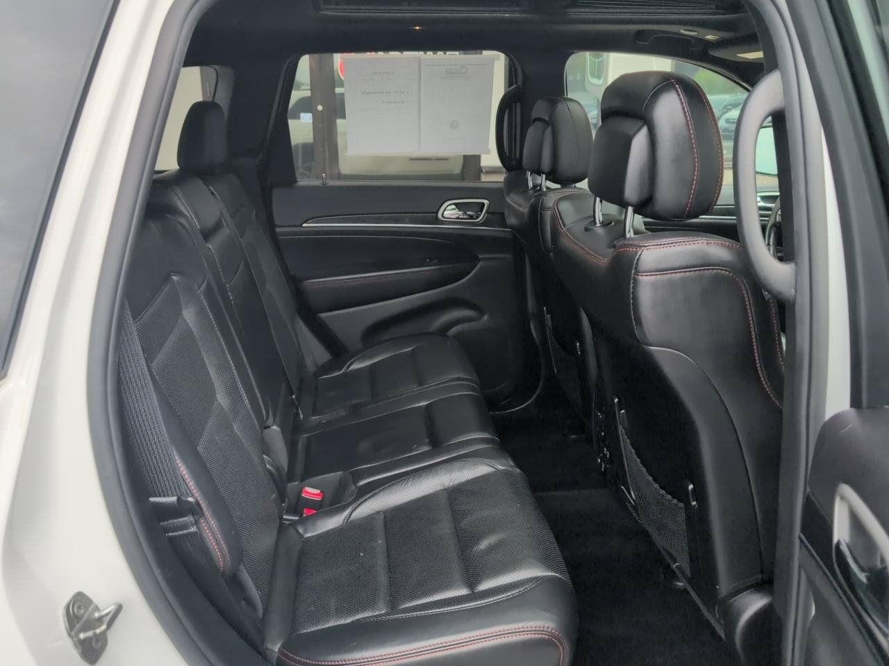 Used 2018 Jeep Grand Cherokee Trailhawk w/ Trailhawk Luxury Group AWD/4WD image 12