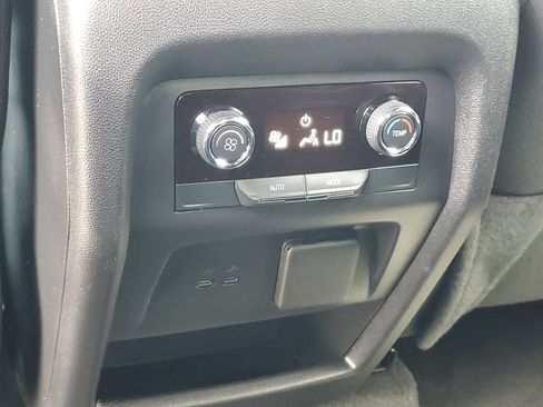 Used 2025 Chevrolet Traverse LT w/ Driver Confidence Package FWD image 28