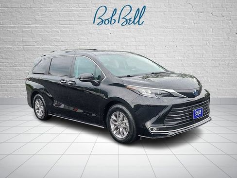Used 2024 Toyota Sienna XLE AWD/4WD image 1