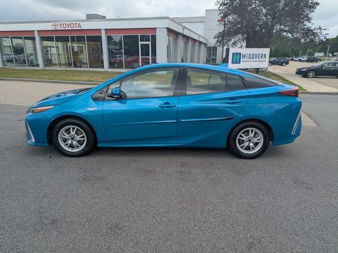 Used 2020 Toyota Prius Prime LE FWD image 2