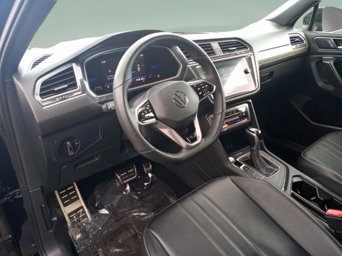 Used 2022 Volkswagen Tiguan SE R-Line image 16