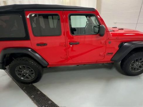 Used 2024 Jeep Wrangler Sport S image 9