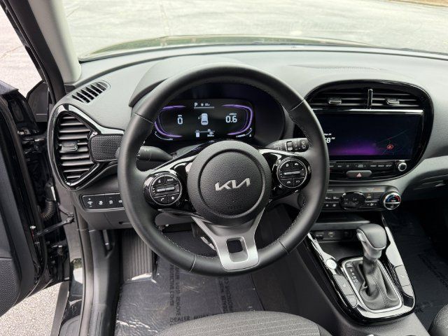 Certified 2025 Kia Soul EX FWD image 17