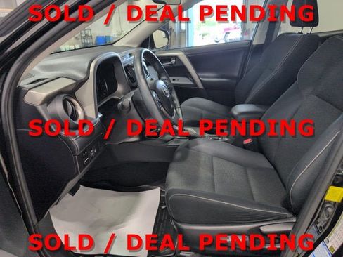 Used 2017 Toyota RAV4 XLE AWD/4WD image 13