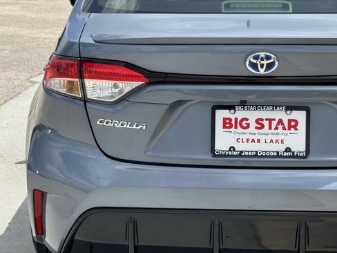 Used 2025 Toyota Corolla SE image 12