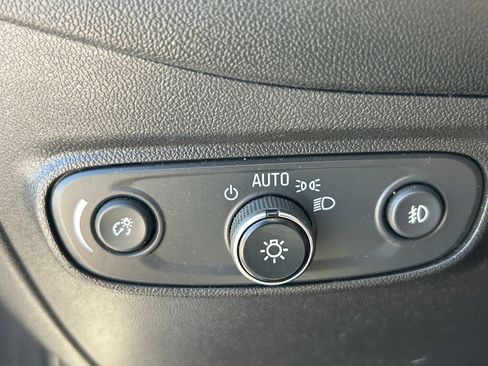 Used 2022 Chevrolet Equinox Premier FWD image 15