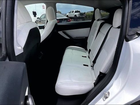 Used 2021 Tesla Model Y Long Range AWD/4WD image 24