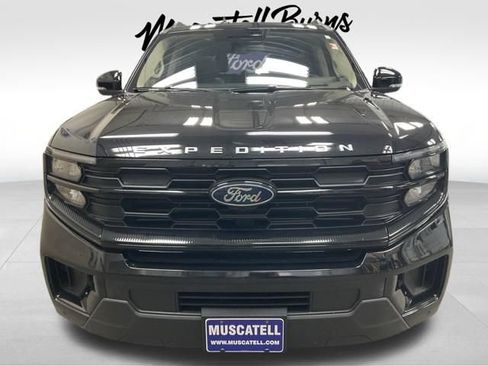 Used 2025 Ford Expedition Active AWD/4WD image 2