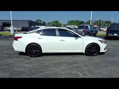 Used 2022 Nissan Altima 2.5 SR w/ Midnight Edition Package image 9