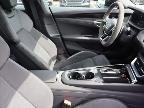 Used 2022 Audi e-tron GT Premium Plus image 15