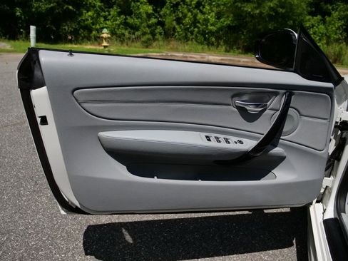 Used 2011 BMW 135i Convertible RWD image 28