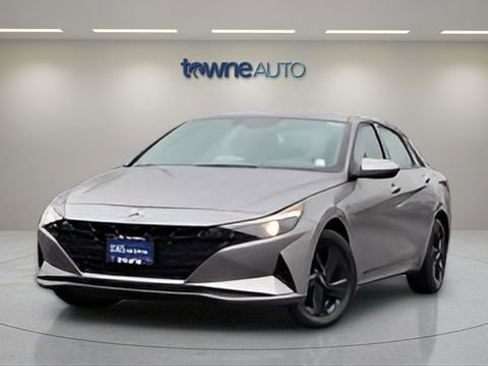 Used 2023 Hyundai Elantra SEL w/ Cargo Package FWD image 10