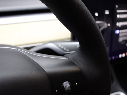 Used 2022 Tesla Model Y Performance image 34