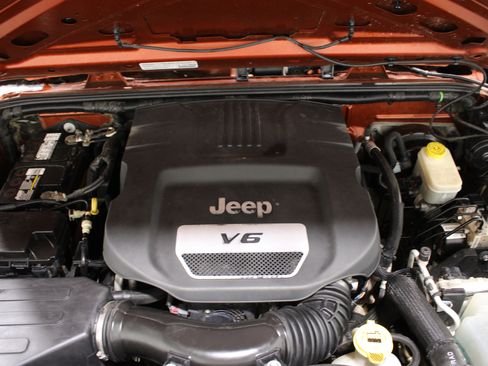 Used 2014 Jeep Wrangler Unlimited Sport w/ Quick Order Package 24S AWD/4WD image 32
