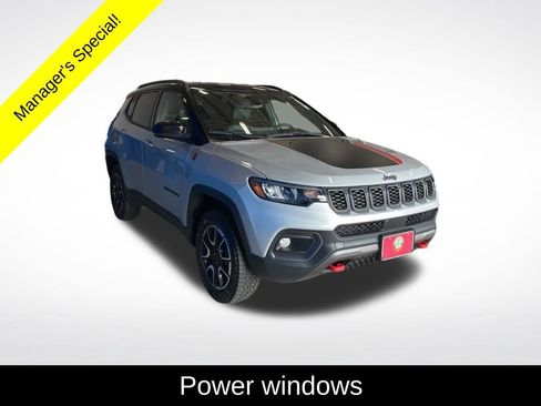 Used 2025 Jeep Compass Trailhawk AWD/4WD image 14