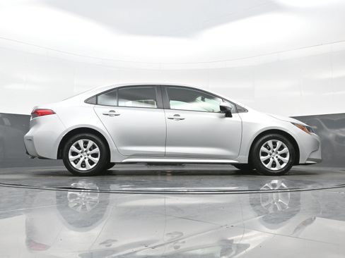 Used 2024 Toyota Corolla LE FWD image 31