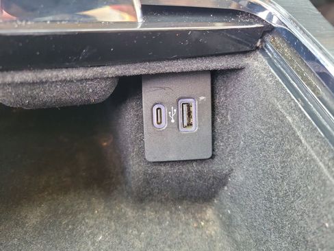 Used 2021 Lincoln Nautilus FWD w/ Equipment Group 101A image 21