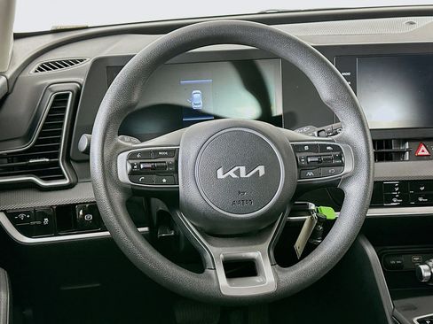 Used 2024 Kia Sportage LX image 17