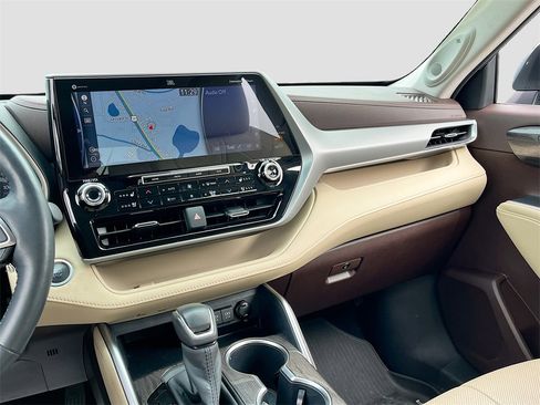 Used 2020 Toyota Highlander Platinum image 24
