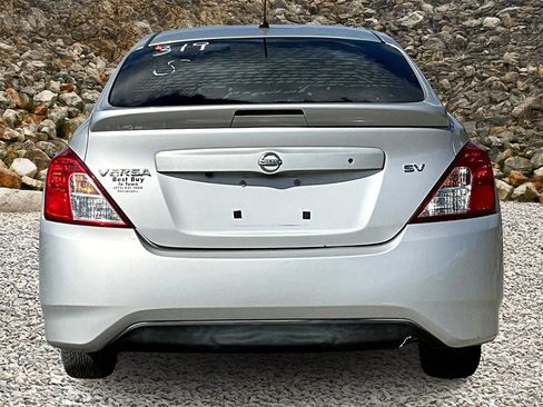 Used 2018 Nissan Versa SV image 4