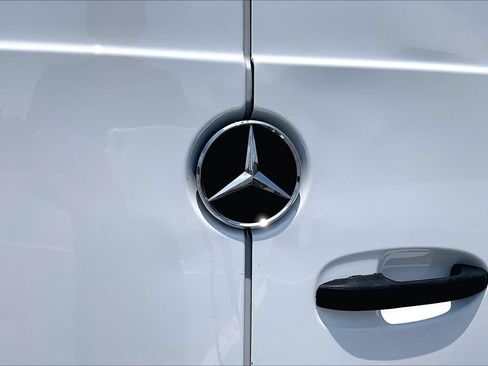 Used 2024 Mercedes-Benz Sprinter 2500 image 10