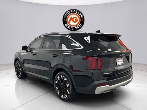 Used 2025 Kia Sorento EX FWD image 5