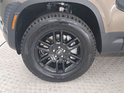 New 2025 Land Rover Defender 110 S image 7