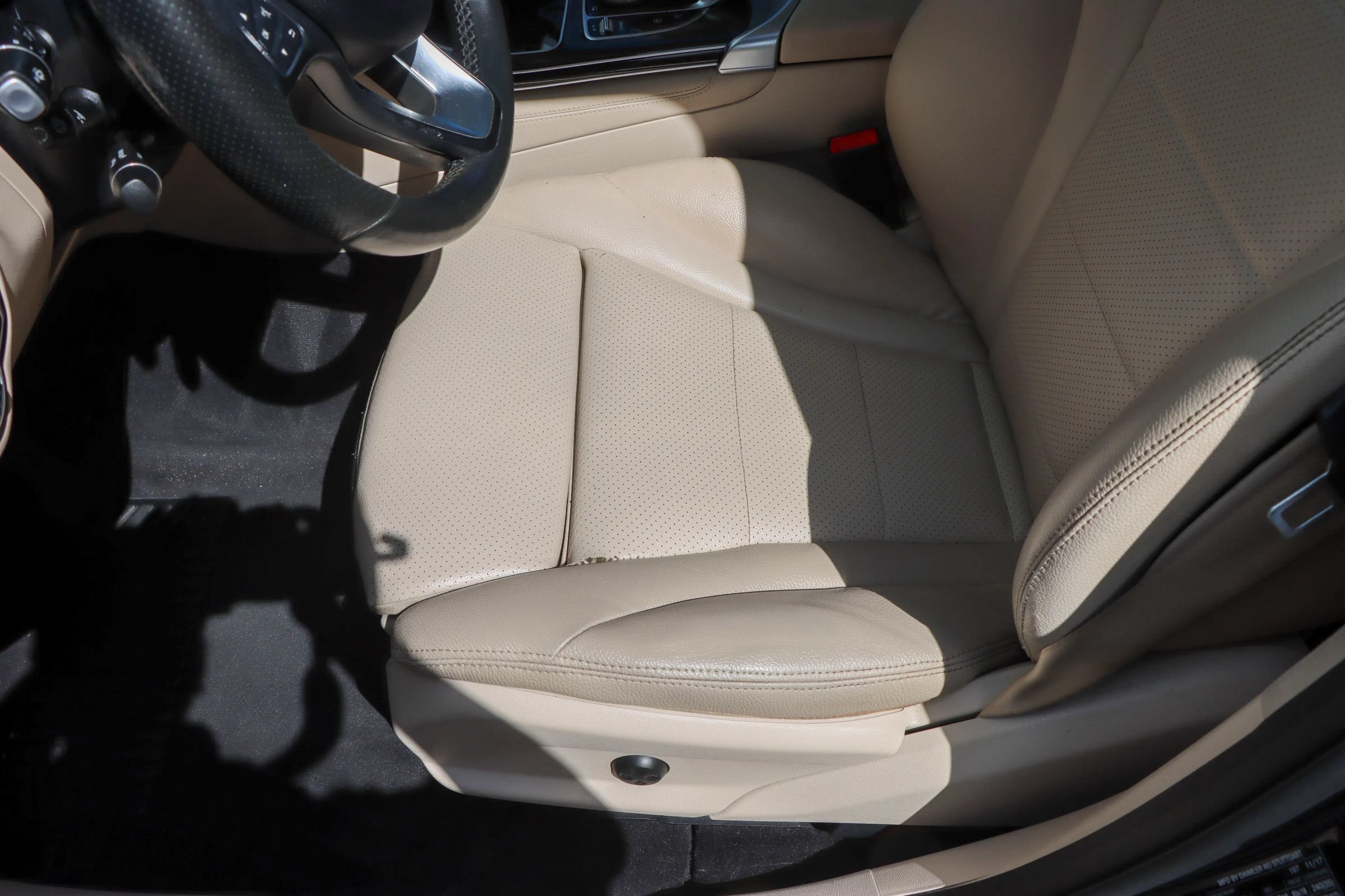 Used 2018 Mercedes-Benz GLC 300 4MATIC w/ Multimedia Package image 16
