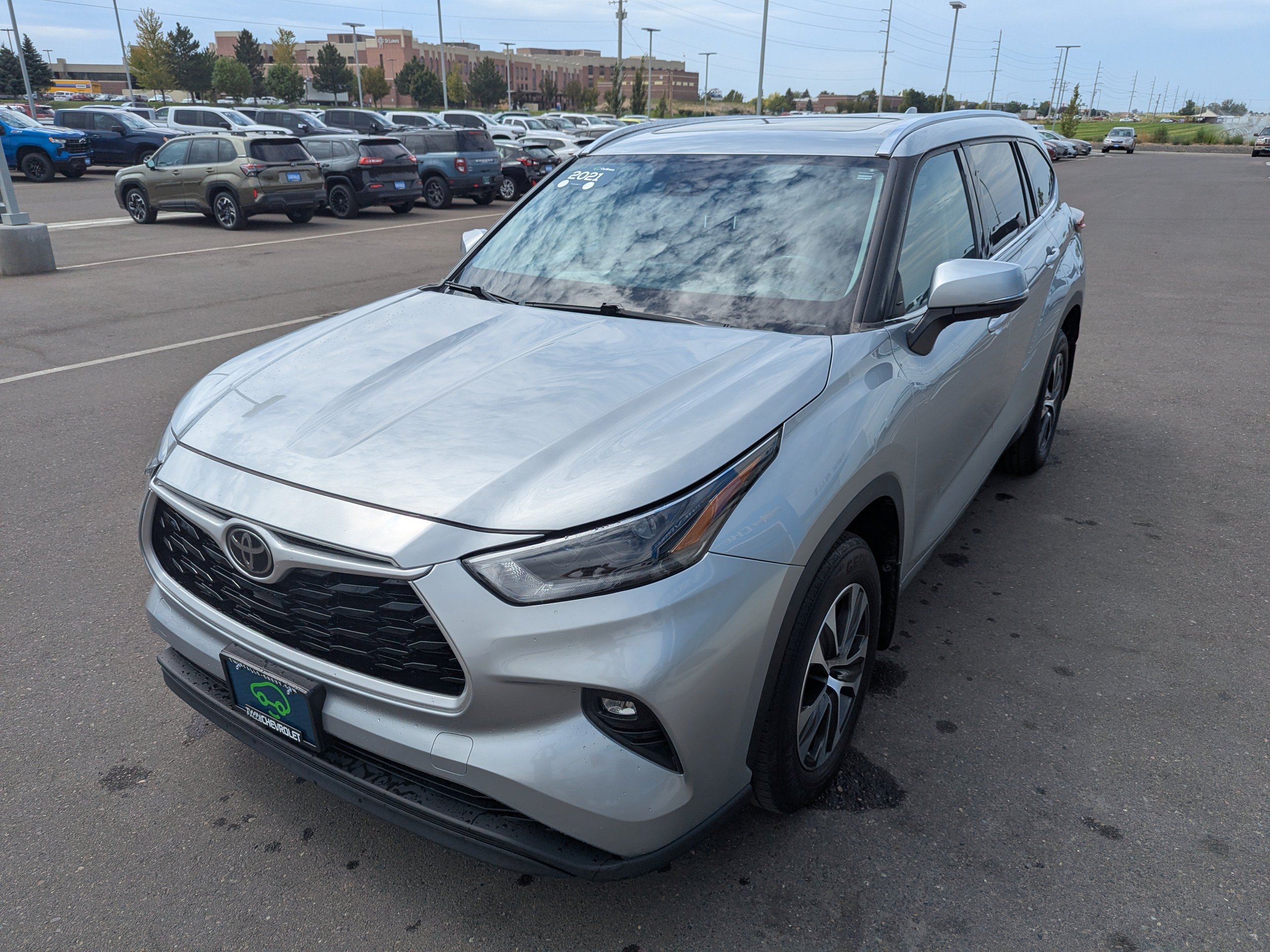 Used 2021 Toyota Highlander XLE AWD/4WD image 7
