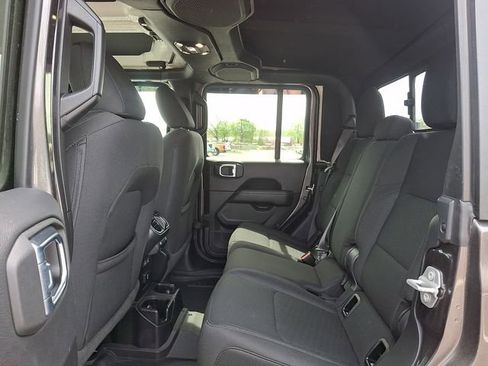 Used 2021 Jeep Gladiator Overland w/ Dual Top Group AWD/4WD image 11