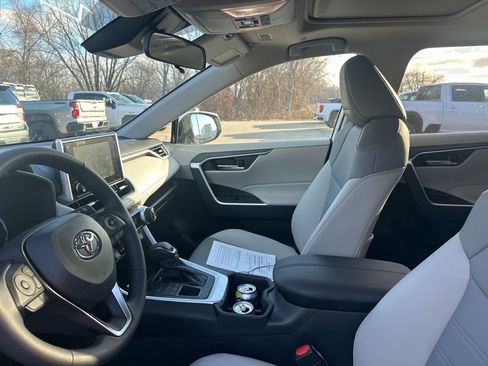 Used 2025 Toyota RAV4 XLE Premium image 15