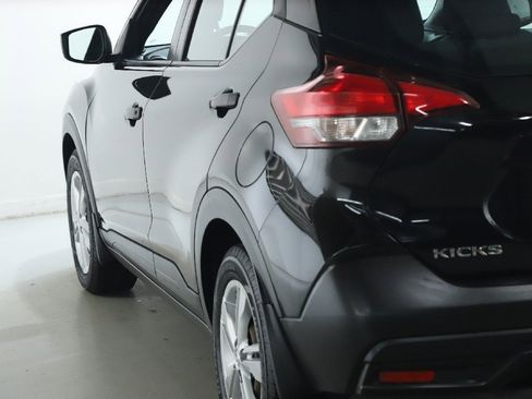 Used 2019 Nissan Kicks S image 40