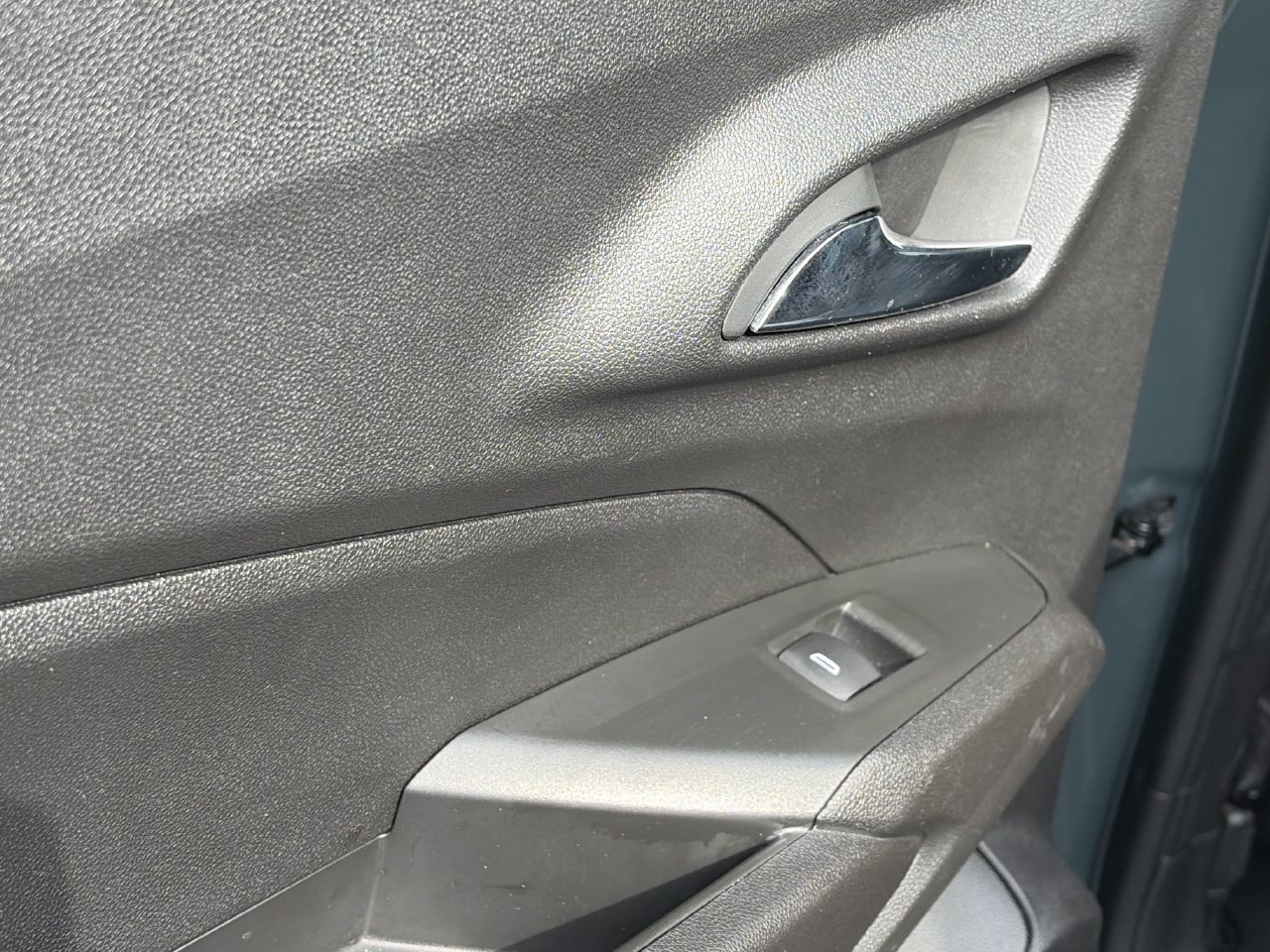 Used 2025 Chevrolet Trax LT FWD image 27