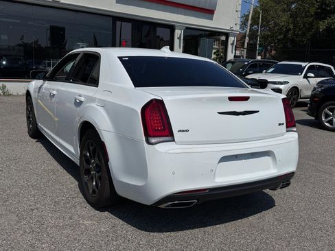 Used 2022 Chrysler 300 Touring L w/ Comfort Group image 6