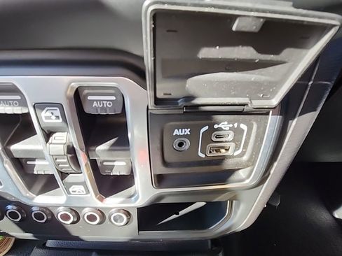 Used 2018 Jeep Wrangler Unlimited Sahara w/ Dual Top Group image 31